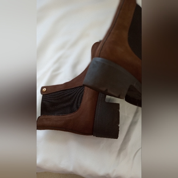 Shoes - Picture 5 of 8